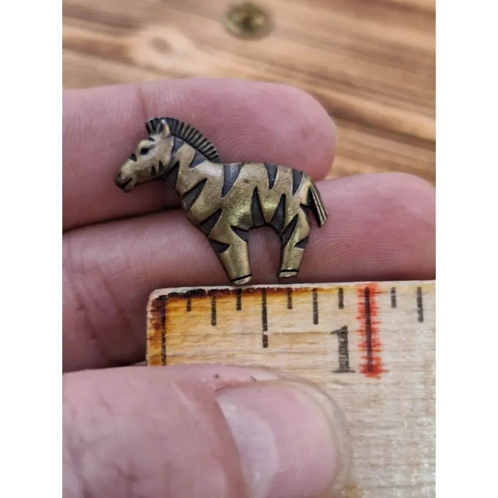 Zebra Giraffe Brooch Lapel Tie Pin Signed JJ‎ Vintage 1